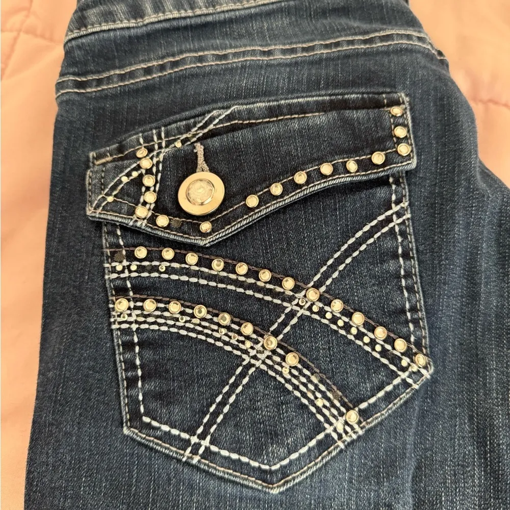 New York & Company Curvy Bootcut low rise embellished back pockets jeans, size 8 Blue - Image 10