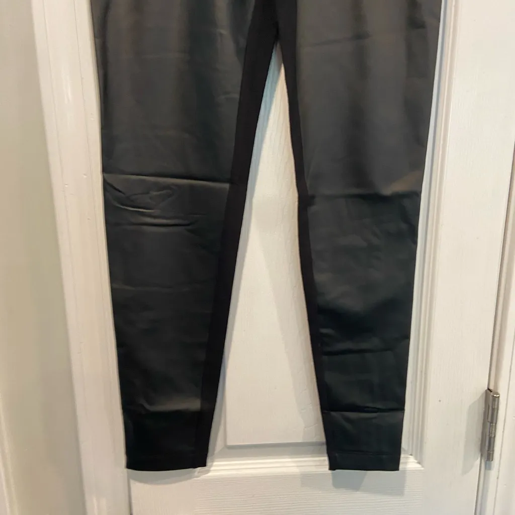 NWT Old Navy Size XS Black 1/2 Faux Leather Pull On Stretch Waist Leggings - Image 4