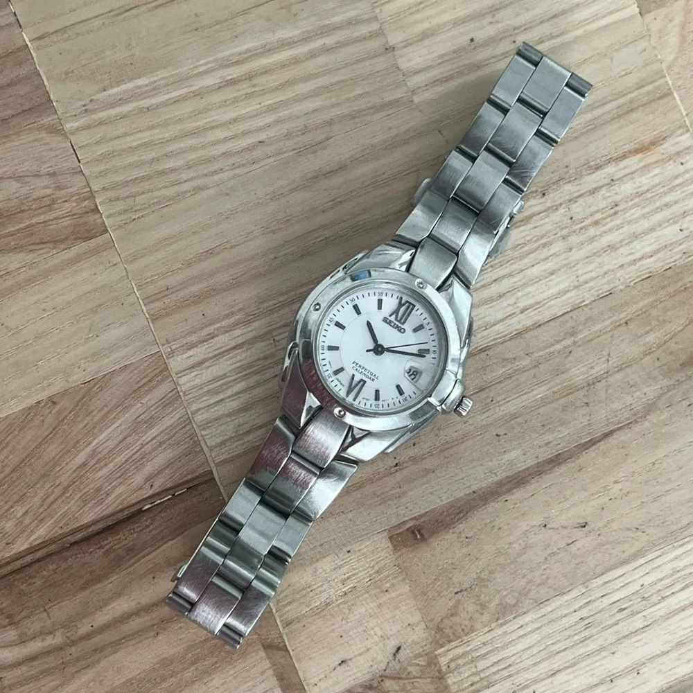 Seiko Perpetual Calendar Rare Ladies Watch White Dial Stainless Bracelet Date - Image 7