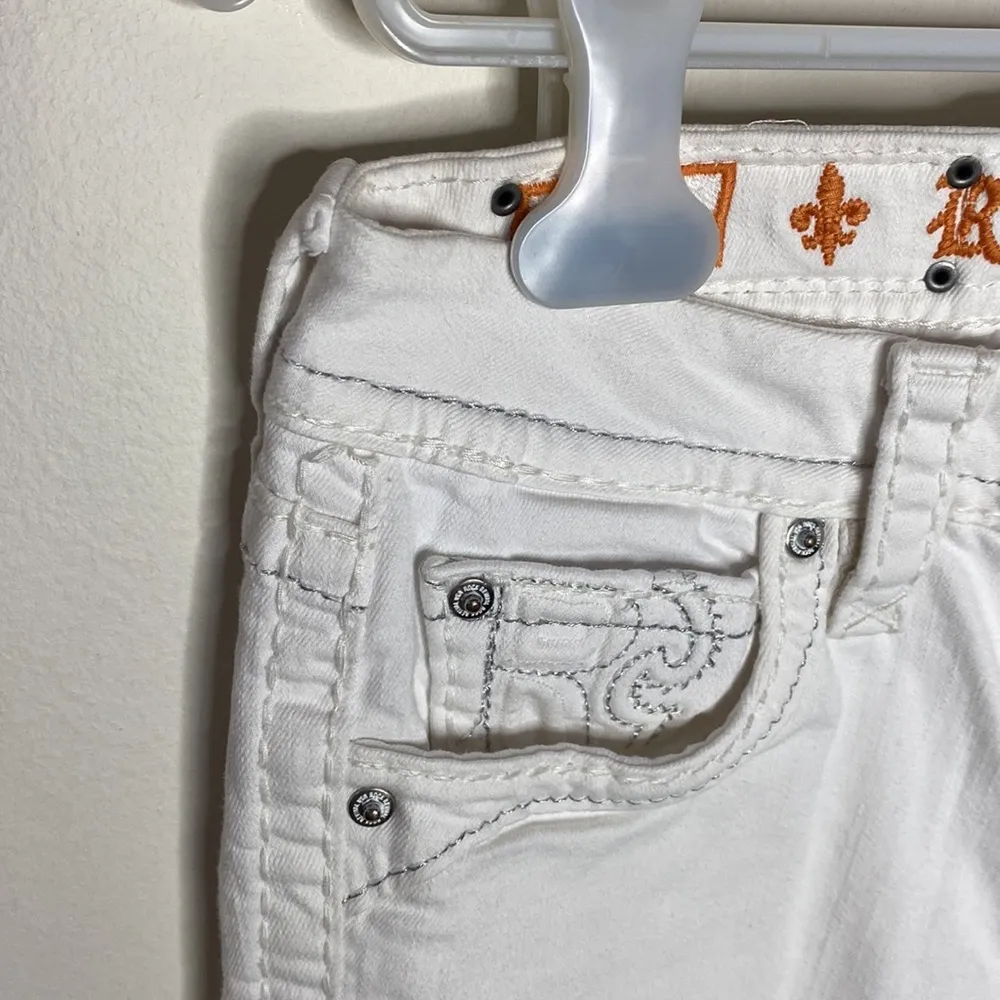 Rock Revival white Sundee Easy Crop jeans with silver tone fleur de lis size 26 - Image 7