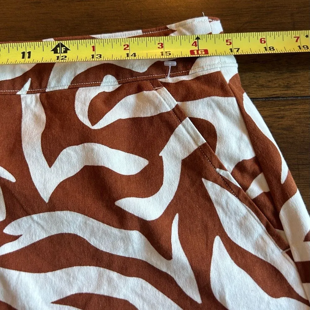 SPANX Print Shorts in Brown Zebra Stripe Size Large - Image 8