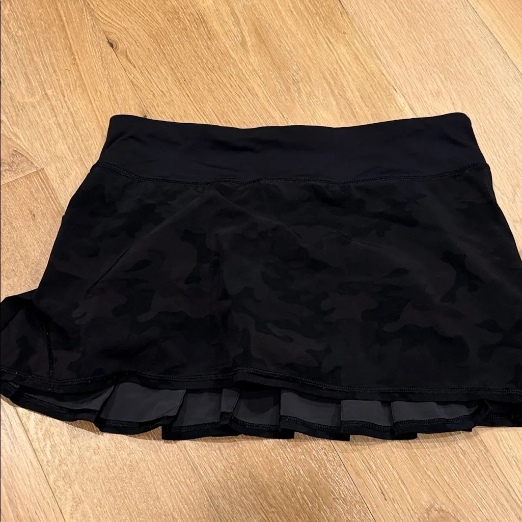 Lululemon pace setter‎ black camouflage skirt size 6 - Image 3