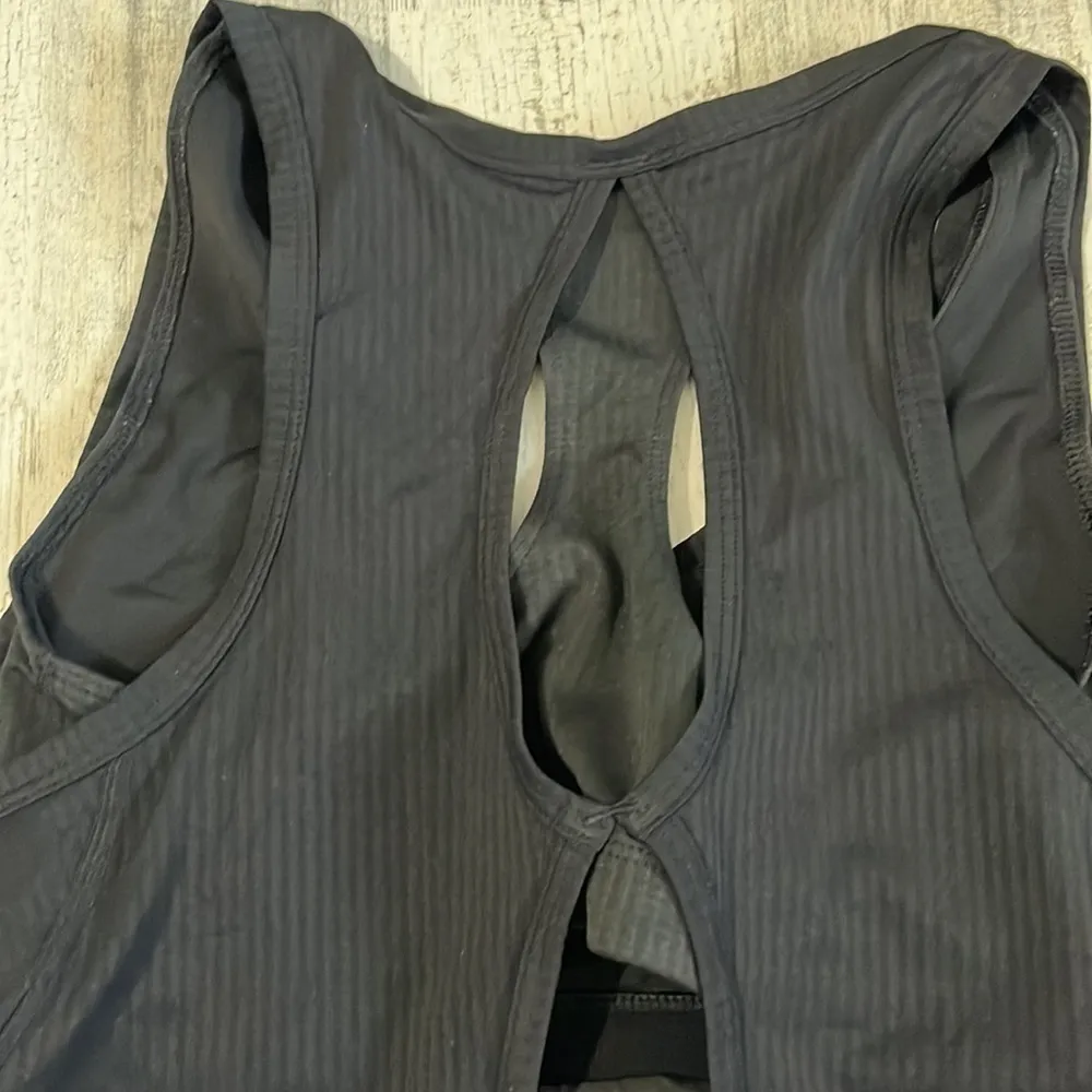 The North Face 2 in 1 tank size Small - Image 6