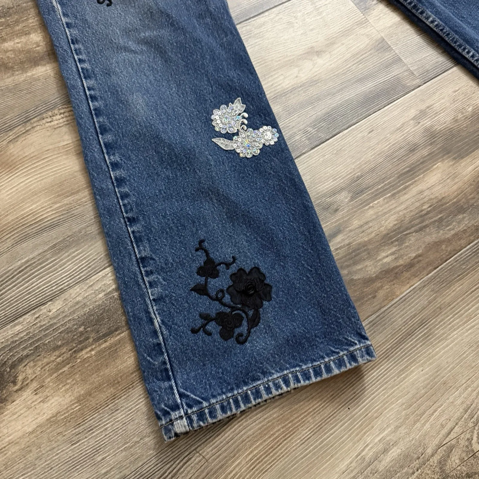 Levi’s 517 Bootcut Jeans 33x30 USA Made Custom Floral Patch Y2K Grunge - Image 3