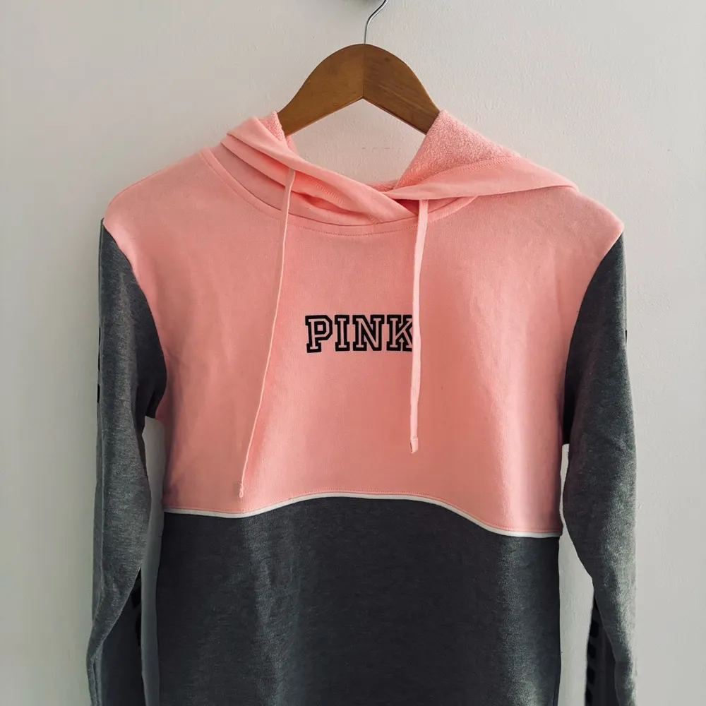 Victoria’s Secret PINK Gray Block Logo Print Hoodie Size XS - Image 8