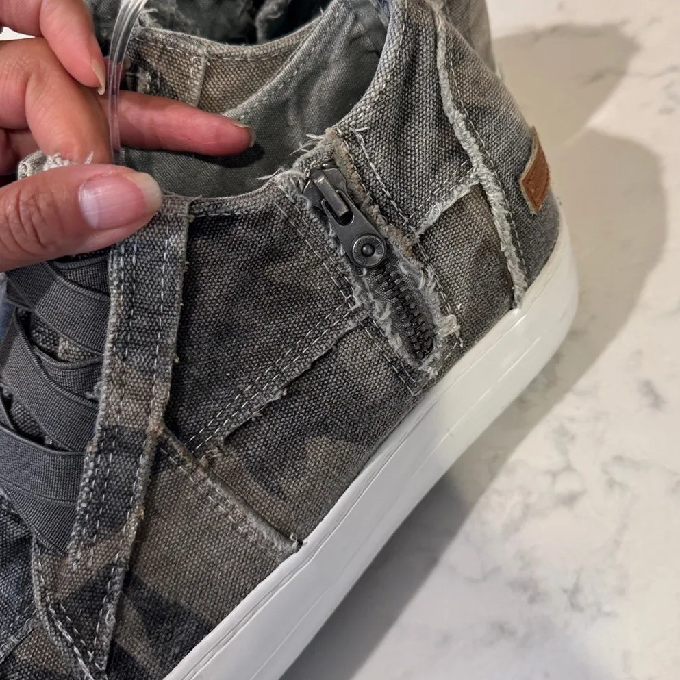 Blowfish Malibu Mamba Wedge Sneaker camo gray size 9  casual canvas side zip - Image 8