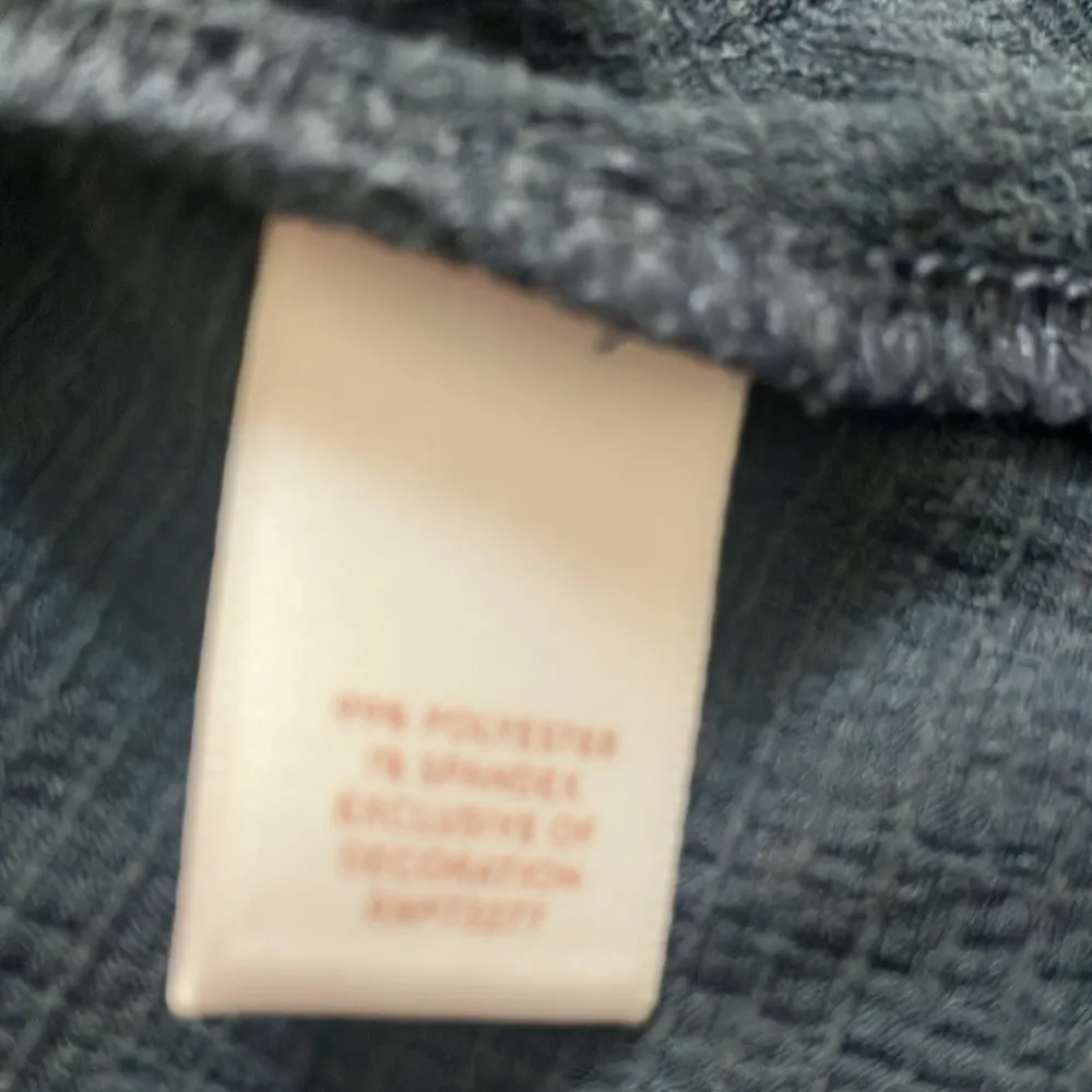 2fer spacegirly elastic waist Hawaii print with navy blue cold shoulder top LC Size undefined - Image 4