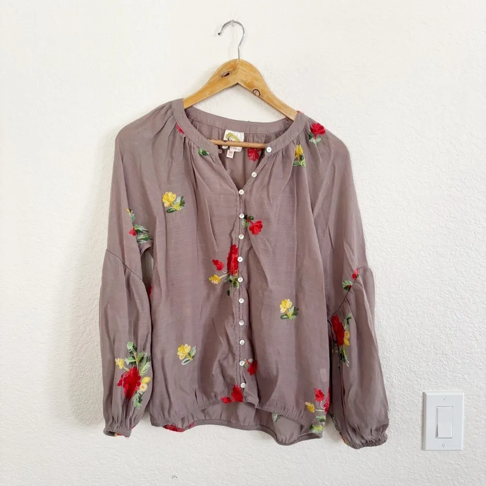 Fig and Flower Anthropologie Taupe Blouse with Vibrant Floral Embroidery Tan Size M - Image 3
