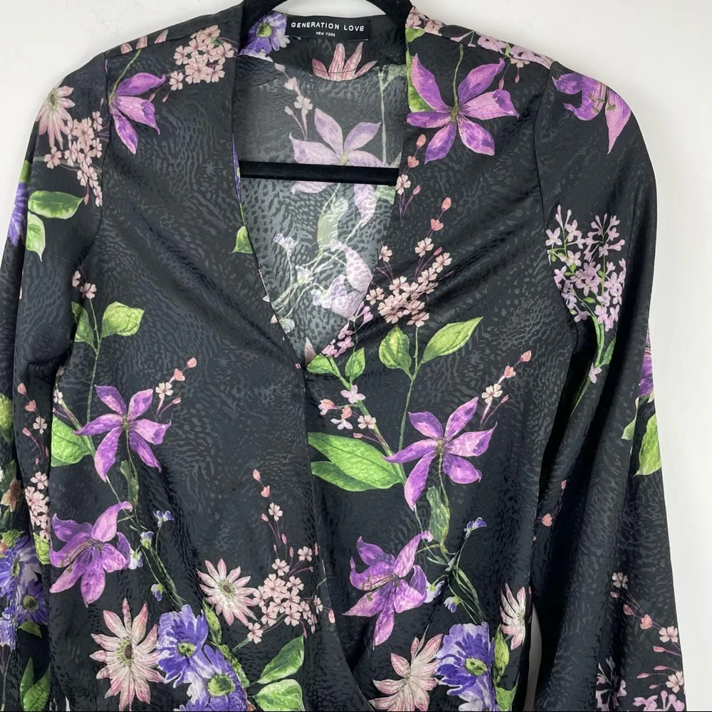 Revolve Generation Love Black Floral Silk Wrap Top Long Sleeve Sz Small - Image 6