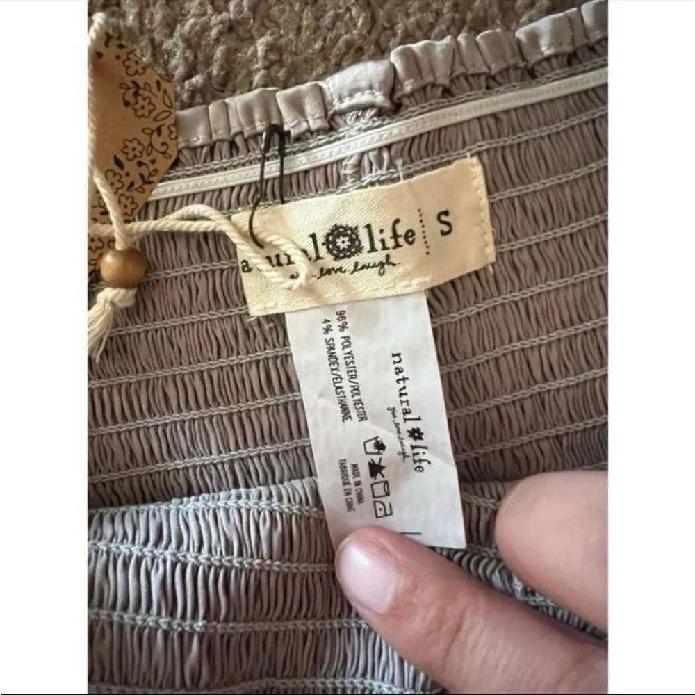 Natural Life NWT  silver shorts small - Image 9