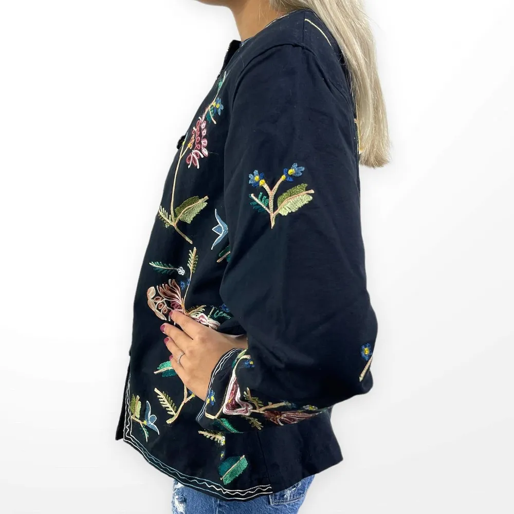90s BEDFORD FAIR Vintage Black Floral Embroidered Toggle Jacket Size 8P - Image 4