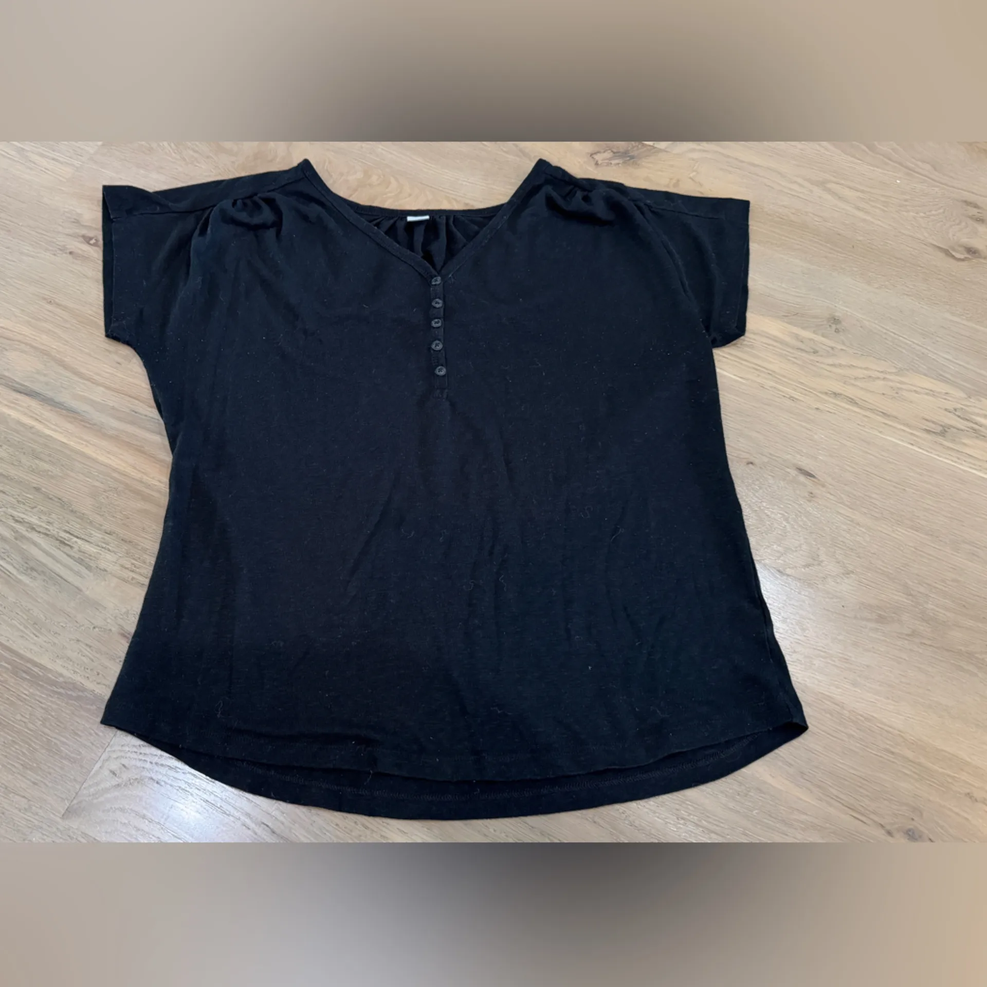 Old Navy linen henley short sleeve tshirt black size medium - Image 2