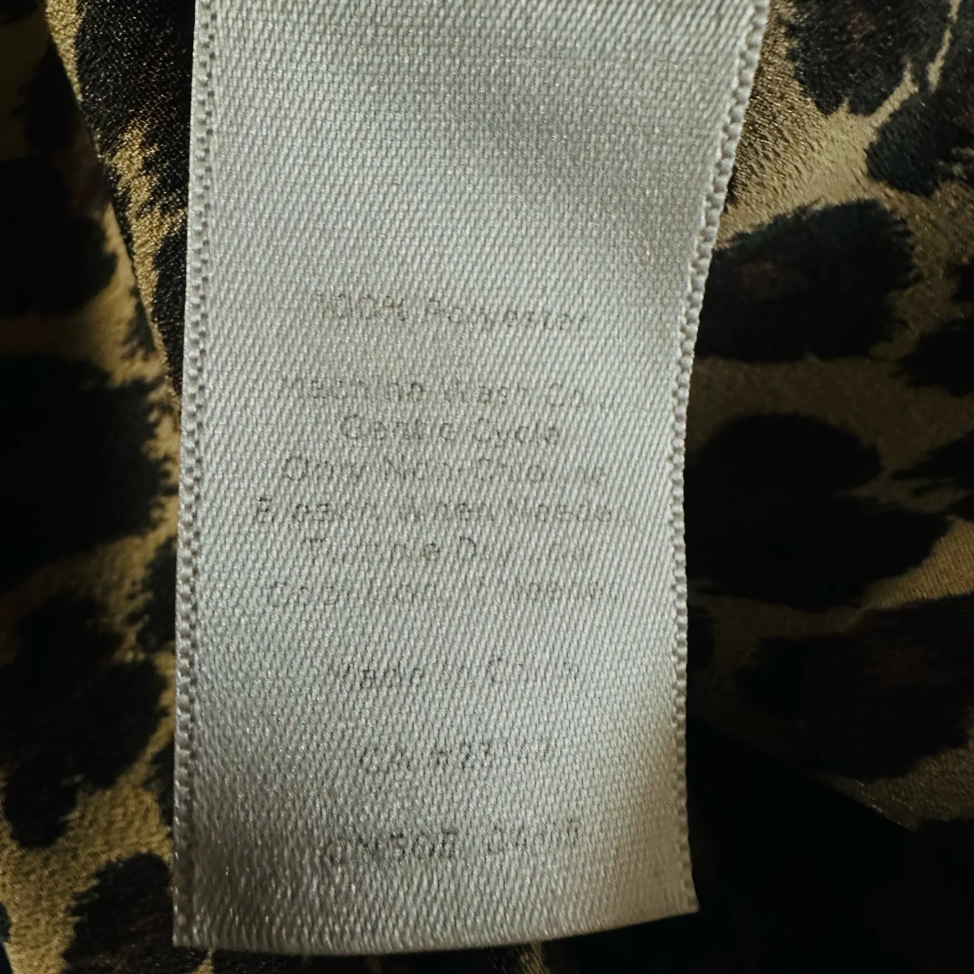 Talbots Blouse Tan Cheetah Animal Print Hidden Button Size M. - Image 6