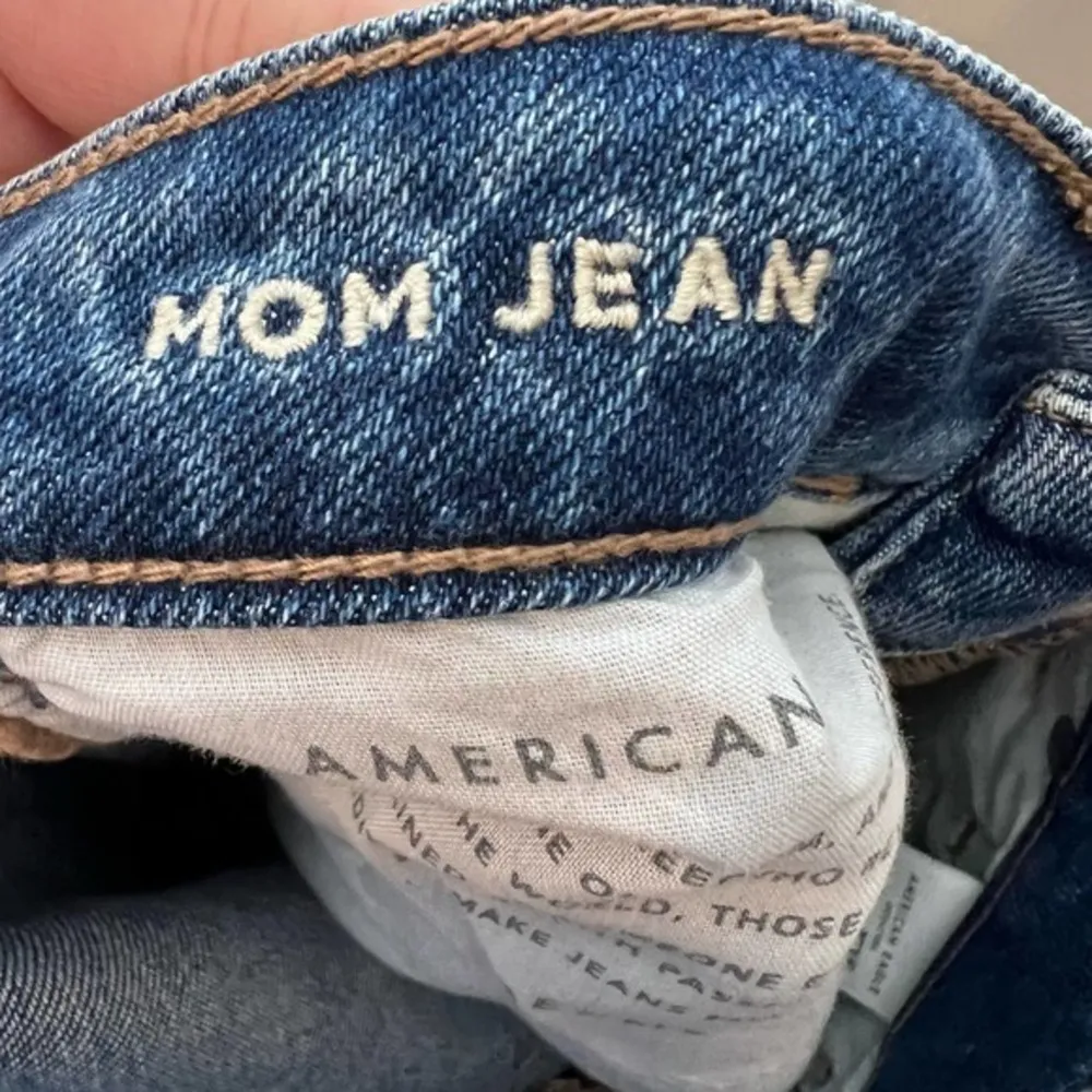 American eagle distressed destroyed mom denim blue jeans raw hem stretch size 00 - Image 12