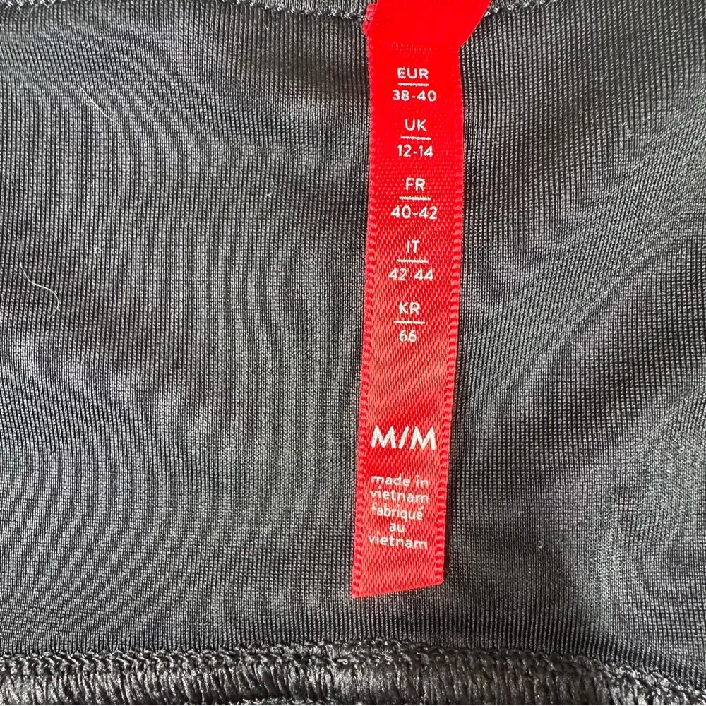 SPANX Faux Leather Moto Leggings Black Medium Pleather Pants City Chic Stretch - Image 4