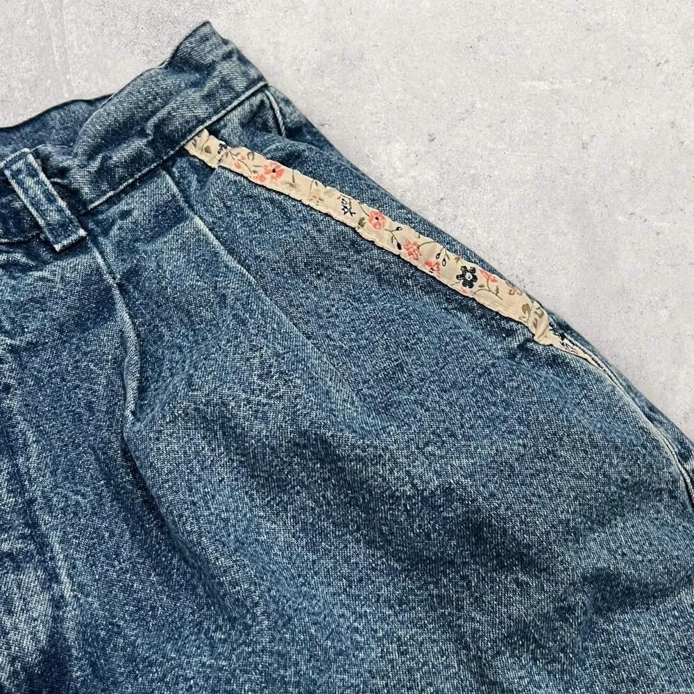 ā
Northern Reflections (Vintage) High-Waisted Blue Jeans w/ Floral Pockets ā
- Image 3