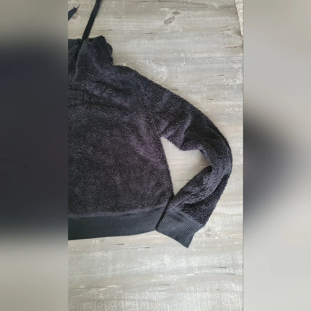 Hollister Black Faux Fur Mock Neck Cropped Sweater Size M - Image 8