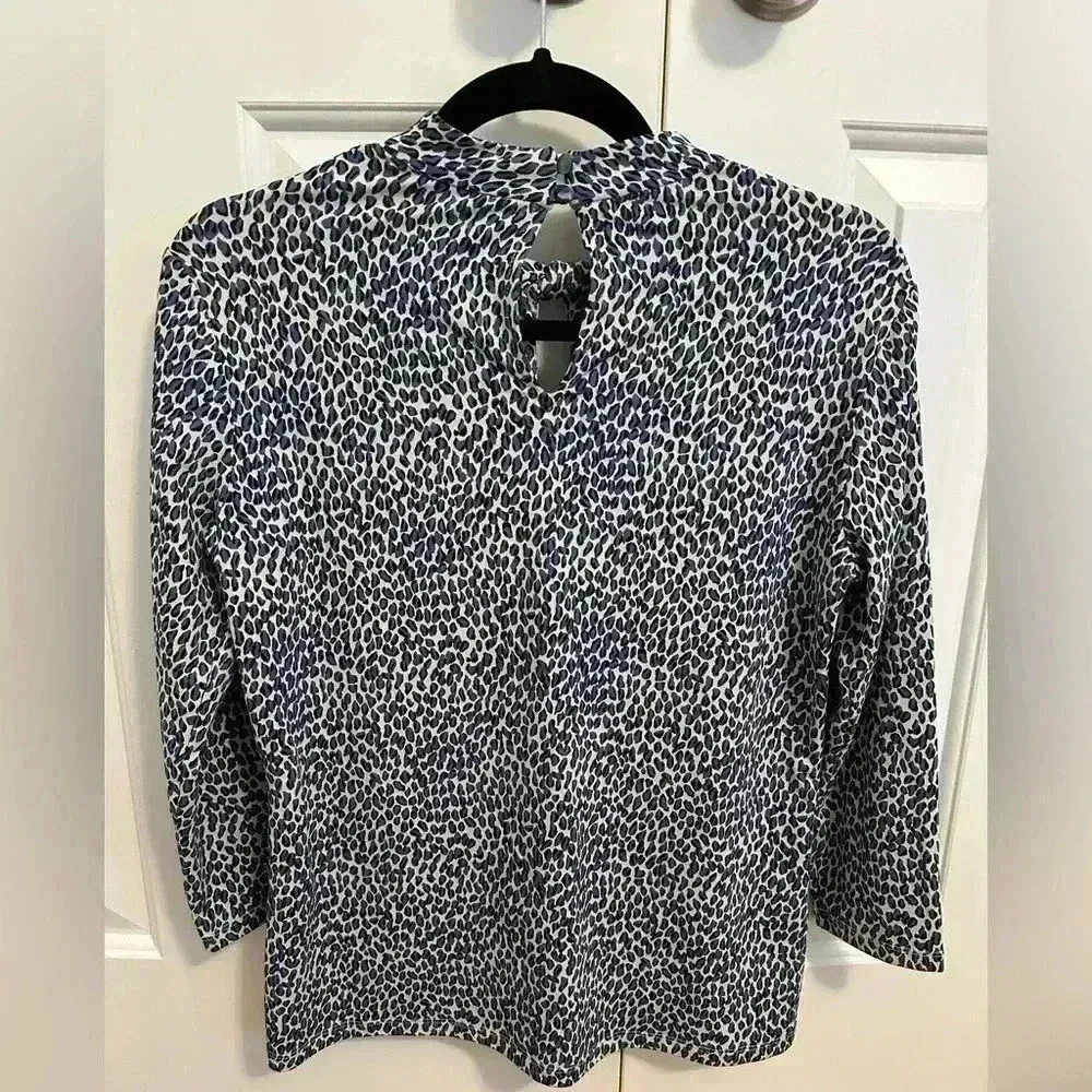 J. McLaughlin Keyhole Twist Neck Blue Cheetah Print Catalina Cloth Blouse - Image 5