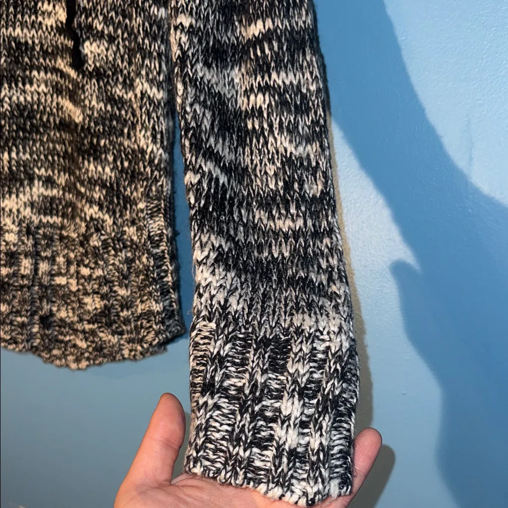 No Boundaries Cozy Black and White Women's Sweater XL 15-17 - Image 3