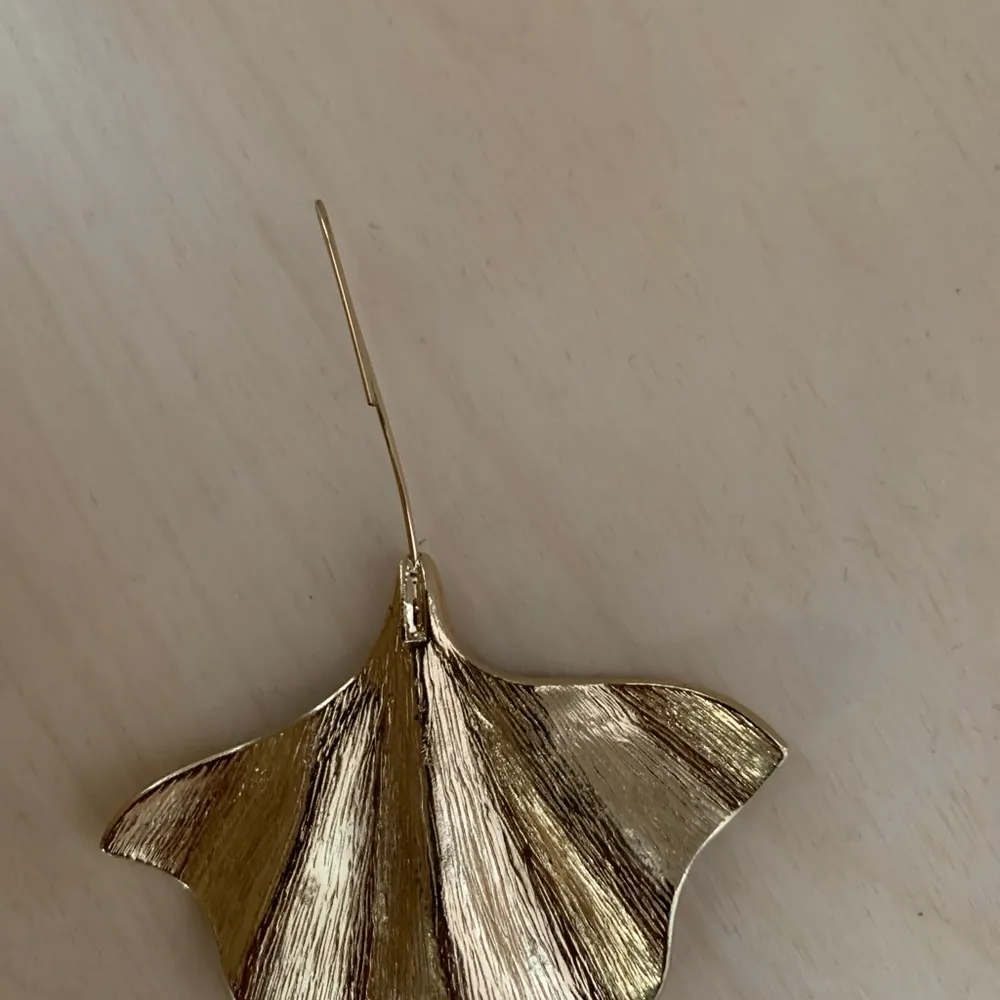 Zara Gold leaf earrings - Image 3