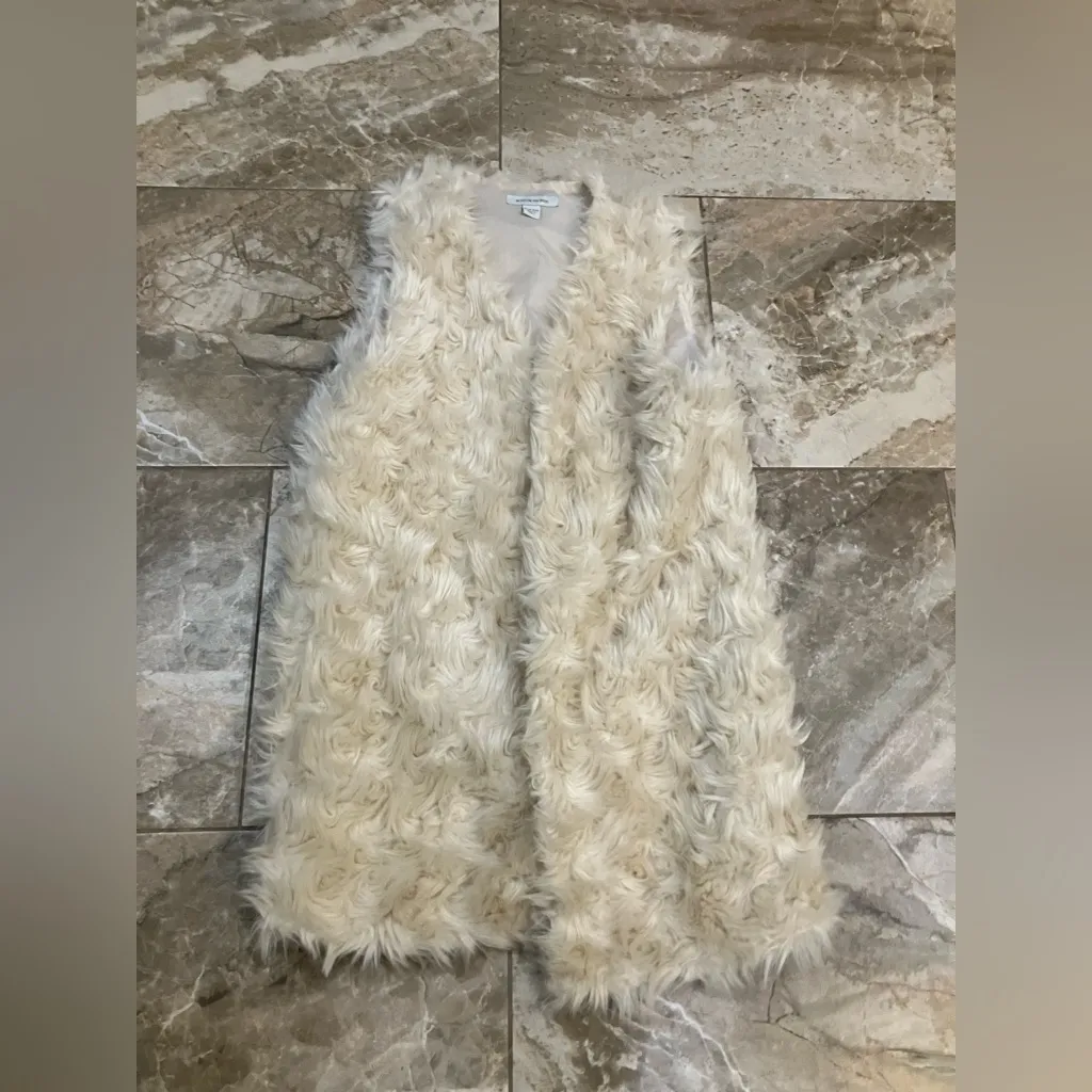 Women’s Boston Proper Faux Fur Vest - Image 2