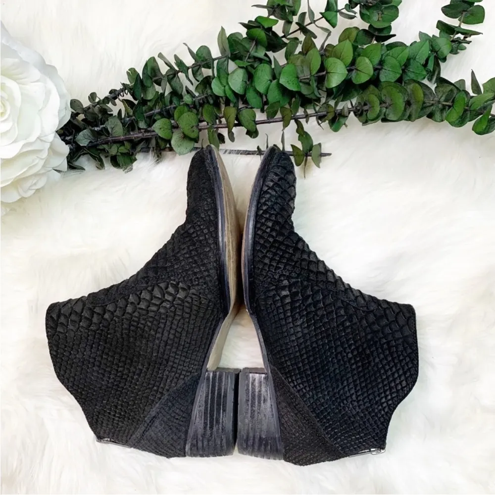 Seychelles Size 7 Black Reunited Snake Skin Suede Leather Heeled Booties - Image 11