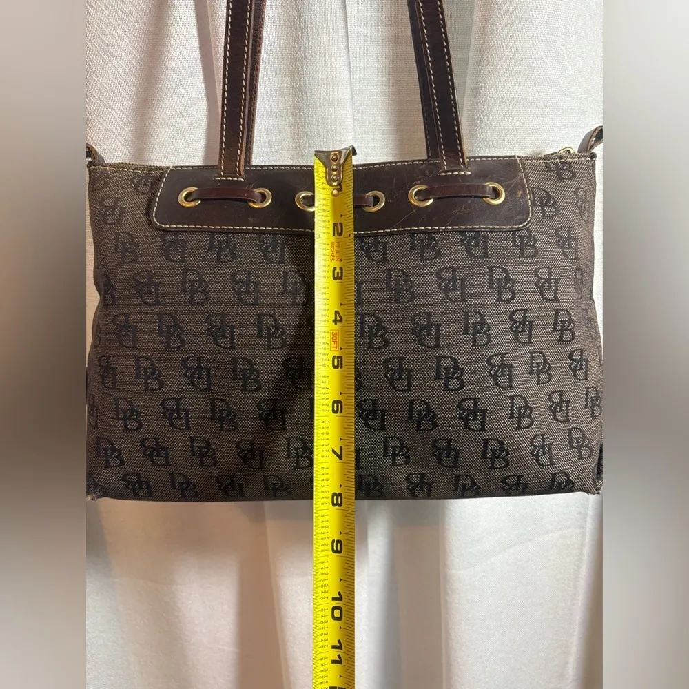 Vintage Dooney & Bourke Signature DB‎ Purse Large Tassel Tote Y2K Brown GUC! - Image 9