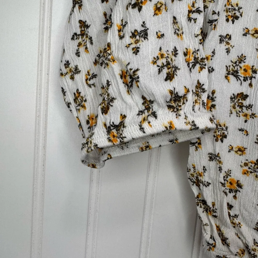 Free Kisses Womens White Yellow Floral Key hole Boho Off The Shoulder Top Large - Image 4