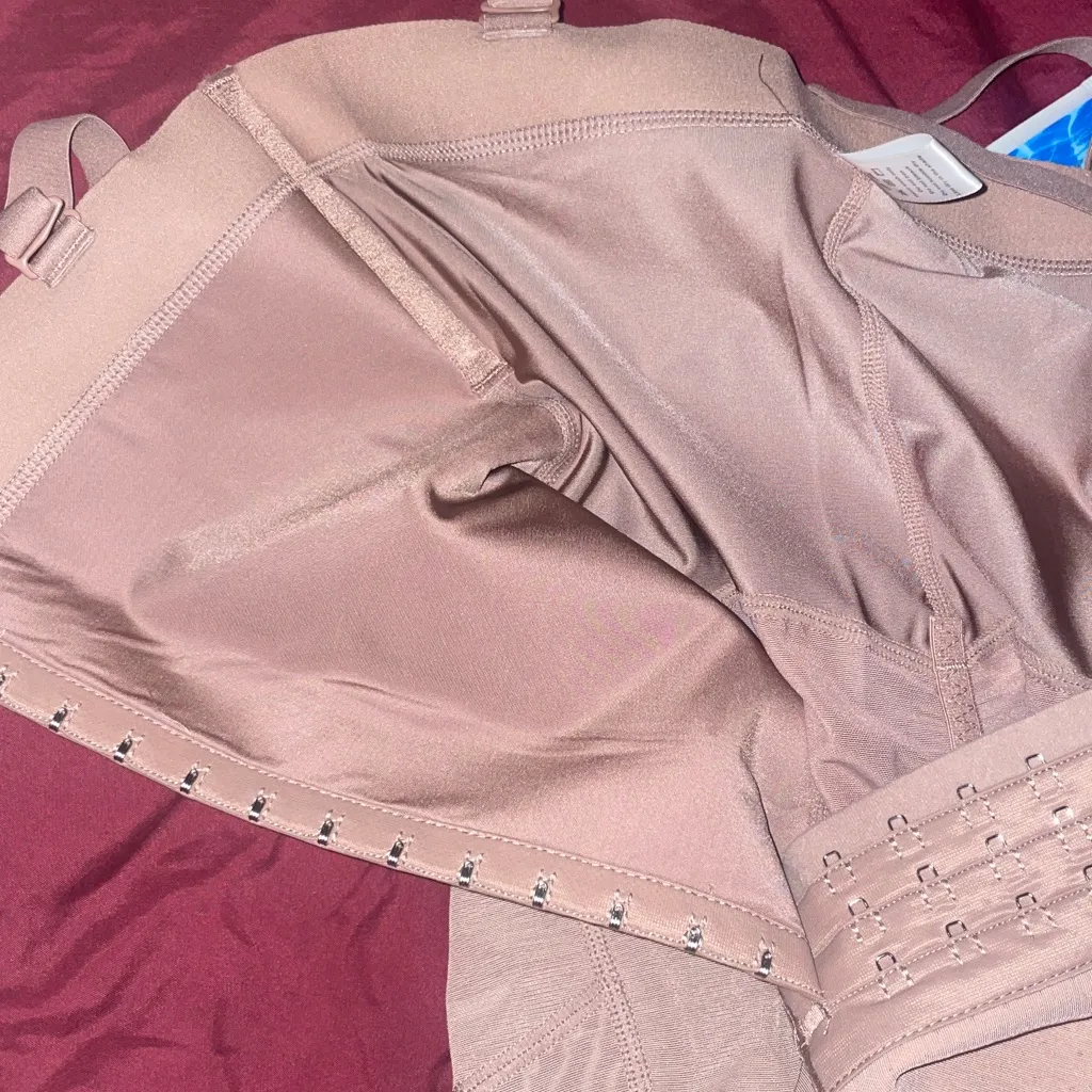 Shapellx shapewear Bare Essential AirSlim® Core
Sculpt Mid Thigh Shaper Short Size M - Image 10