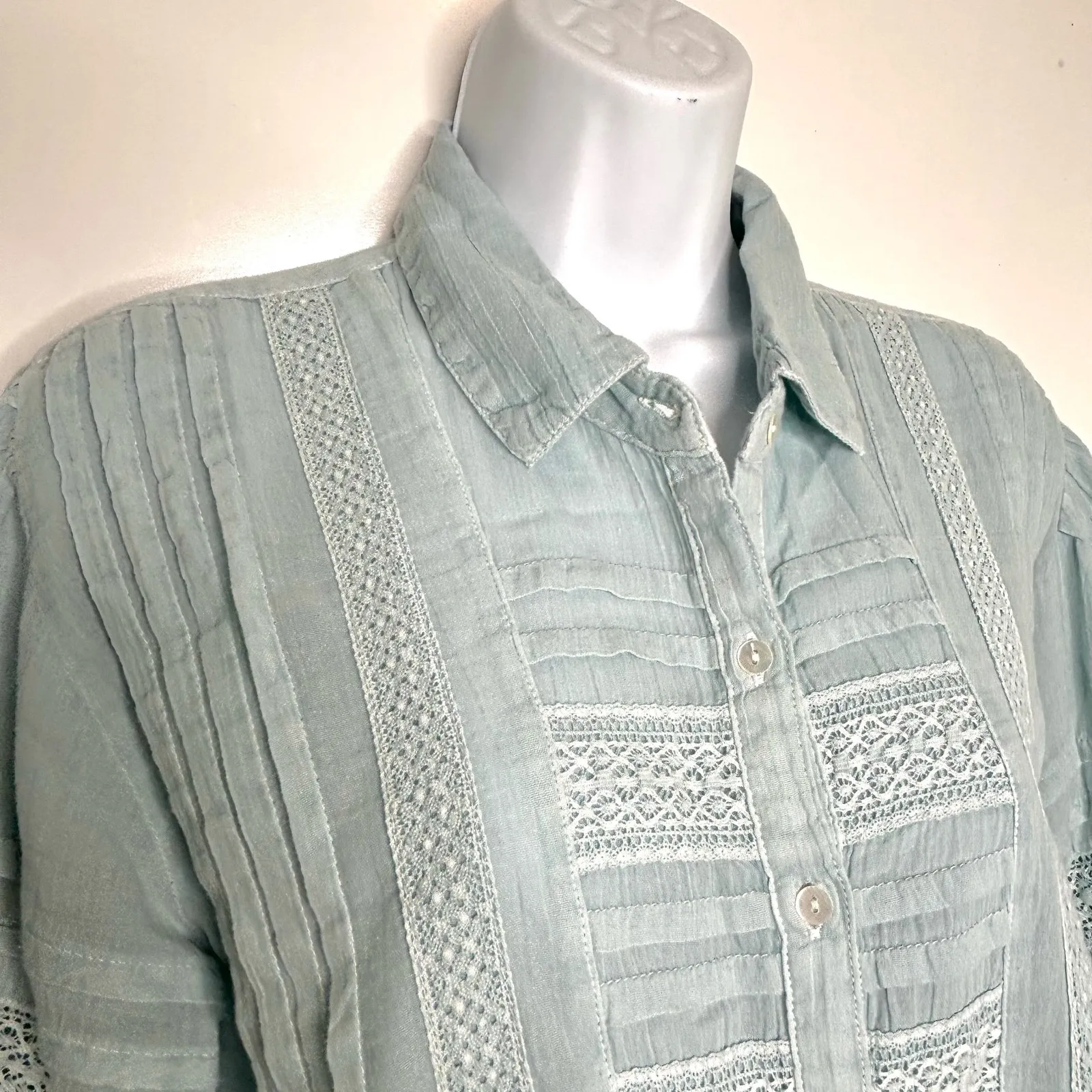 Sundance Short Sleeve Collared Button Down Lace Pin Tucks Seafoam M - Image 2