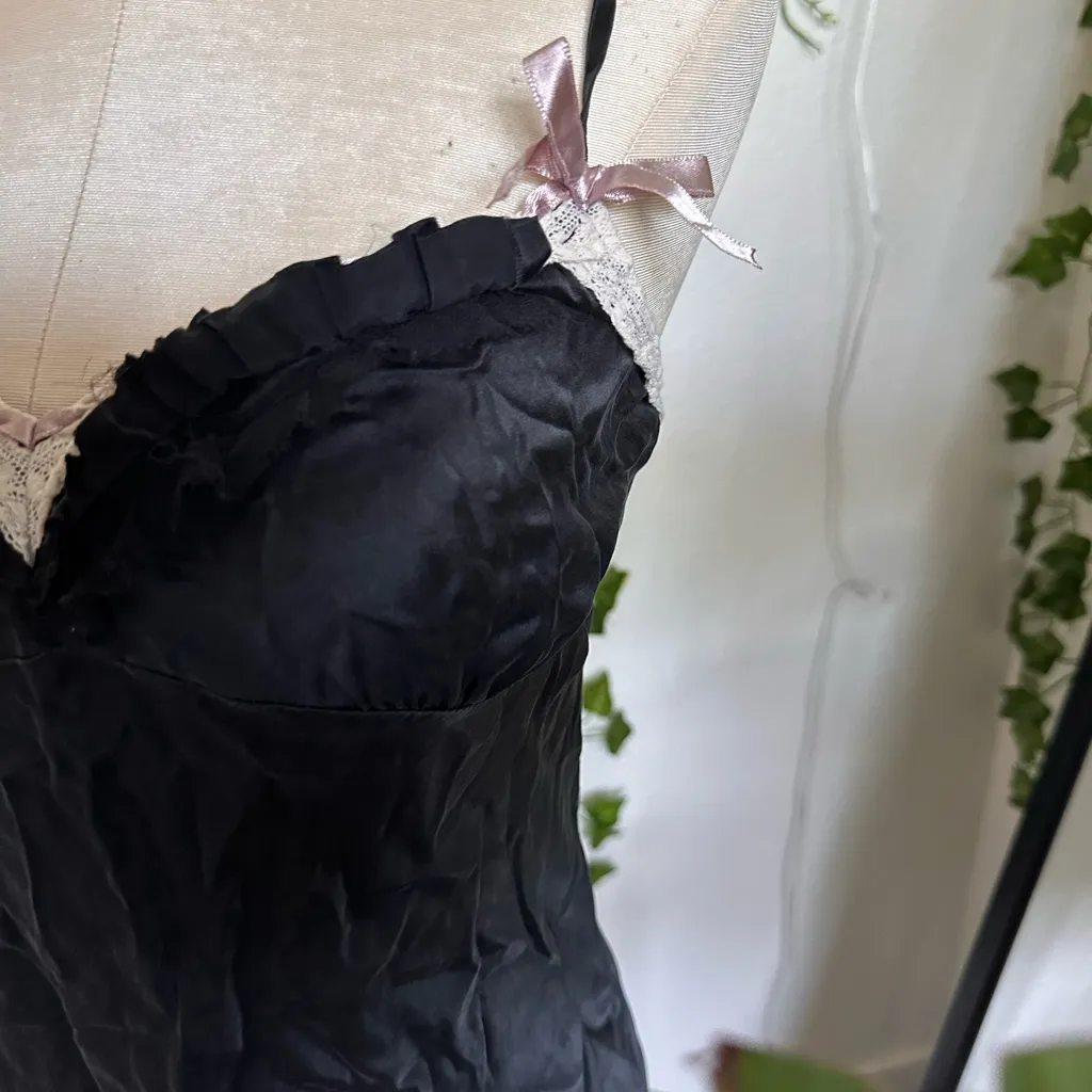 Vintage Gold Hawk 100% silk Slip with bows Size small Black - Image 3