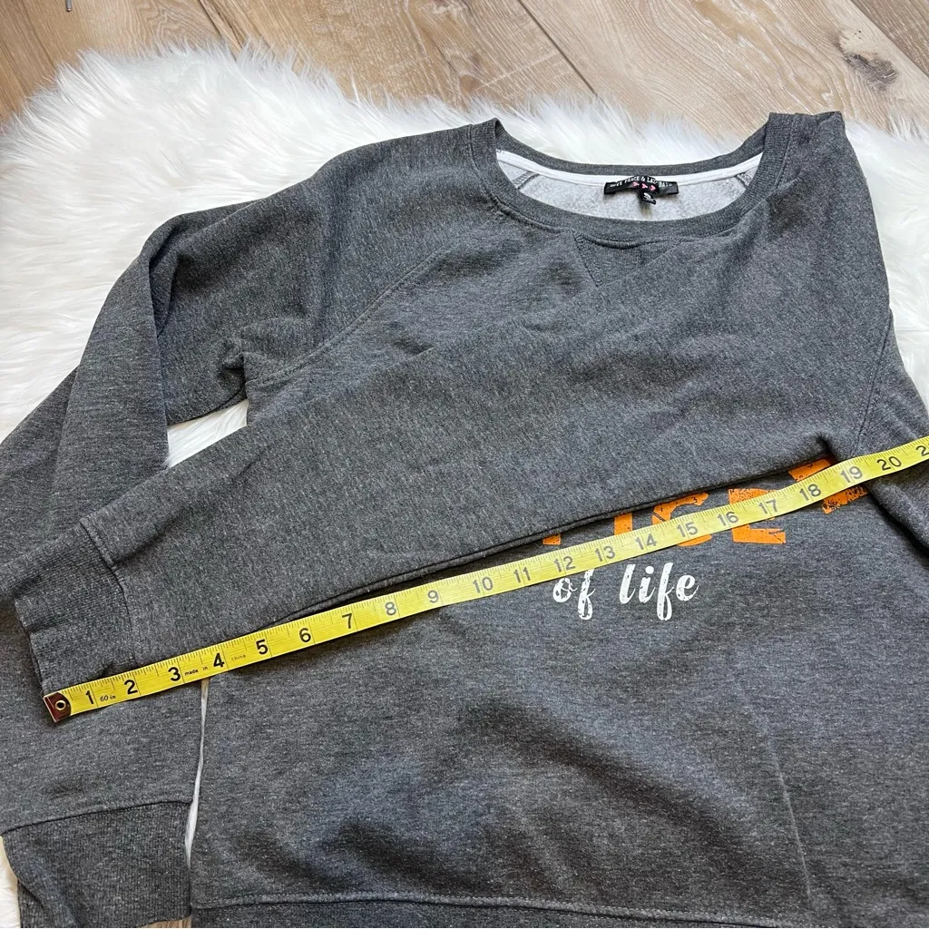 Love Peace & Lazy Days Pumpkin is the Spice of Life Gray Crew Sweatshirt. Size S - Image 6