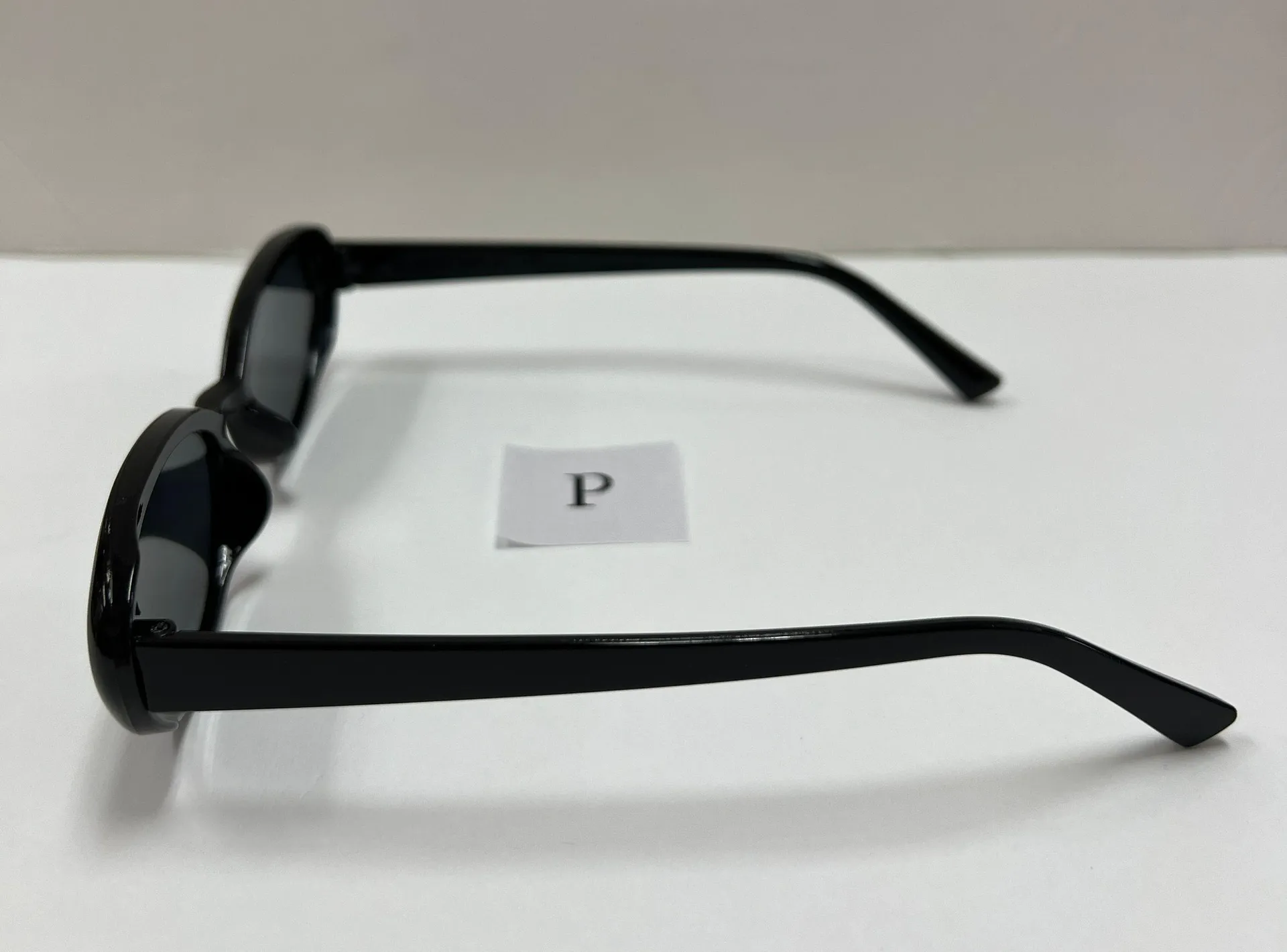 90s Black Oval Sunglasses - Image 3