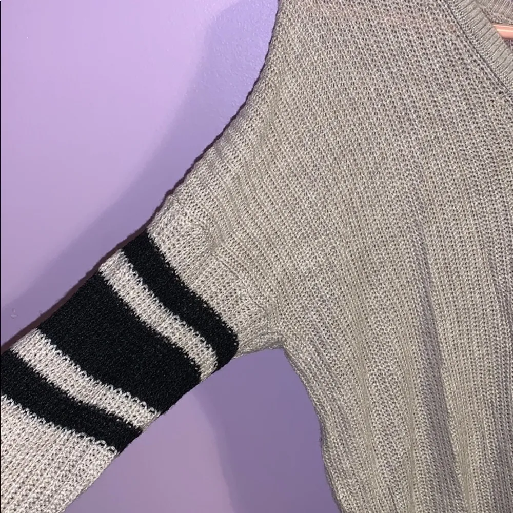 American Eagle sweater - Image 3