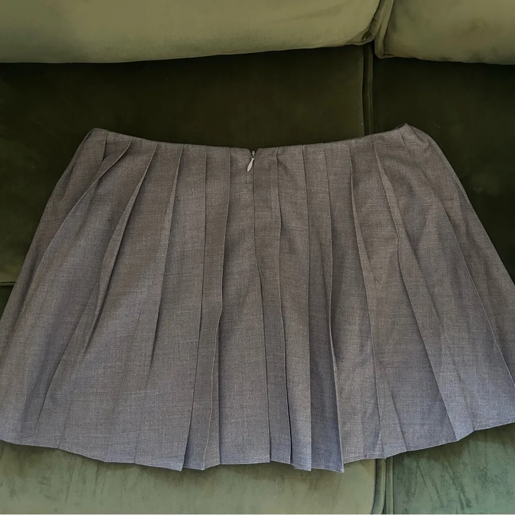 Superdown x Revolve Paloma Gray Pleated Academia Mini Skirts NWT Size XS - Image 6