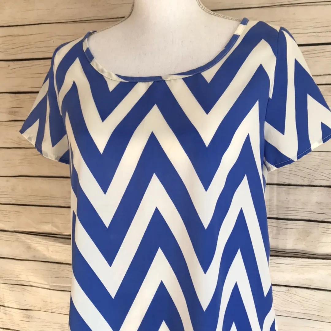Francesca’s Collection Zigzag Blue Boatneck Blouse - Image 4