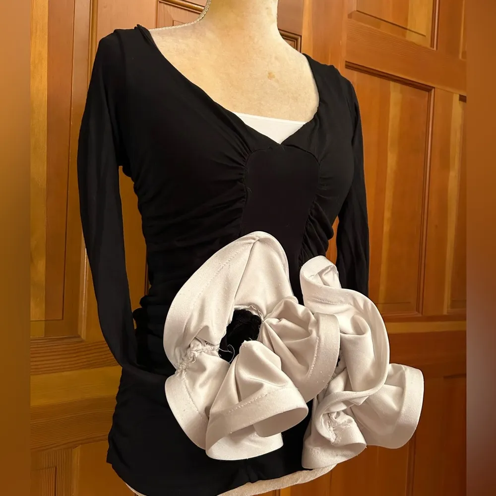 Vintage Two-Tone Bell-Sleeve Ruched Top. - Image 13