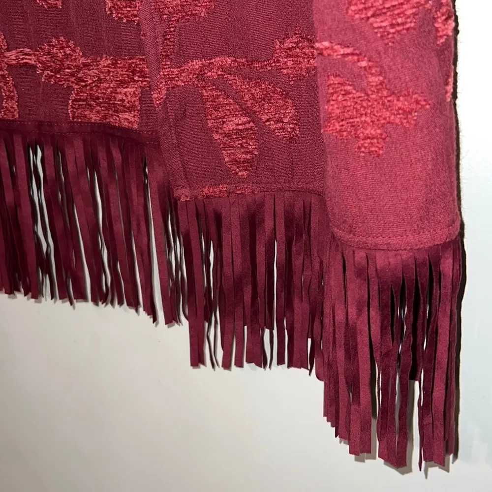 Chico's S/M chenille floral jacquard ruana maroon wrap shawl fringe bottom NWT - Image 2