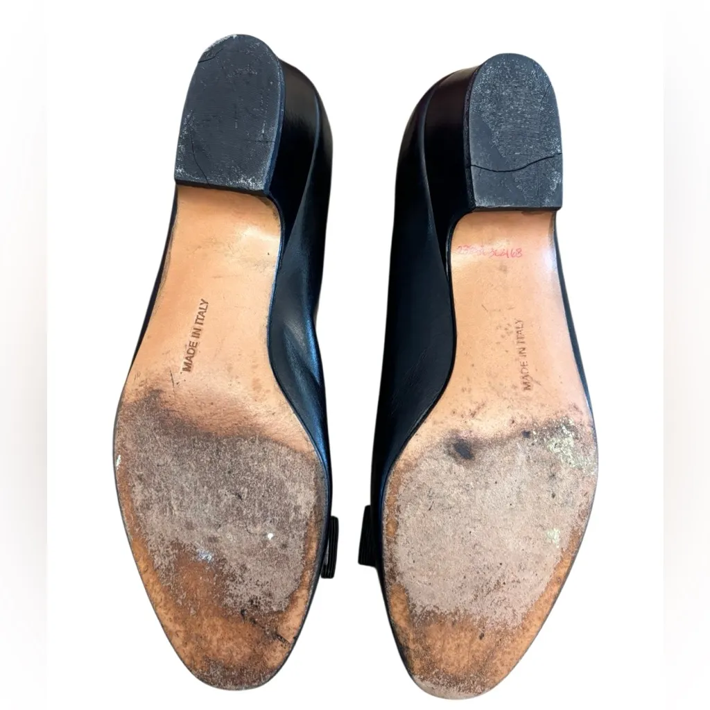 Salvatore Ferragamo Vara Bow Pumps Black Leather Gold Logo Size 6B Made in Italy - Image 4