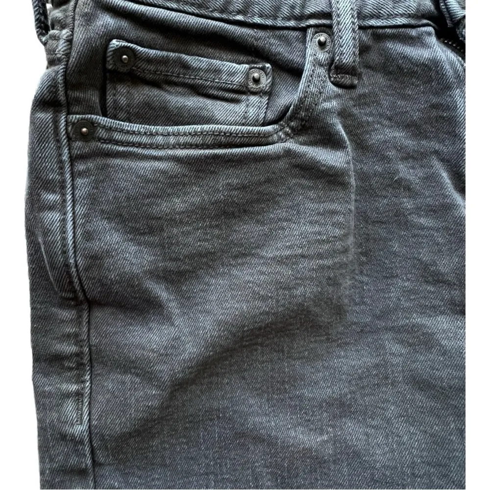 BLACK short solid denim cut off straight high rise size 28, - Image 2