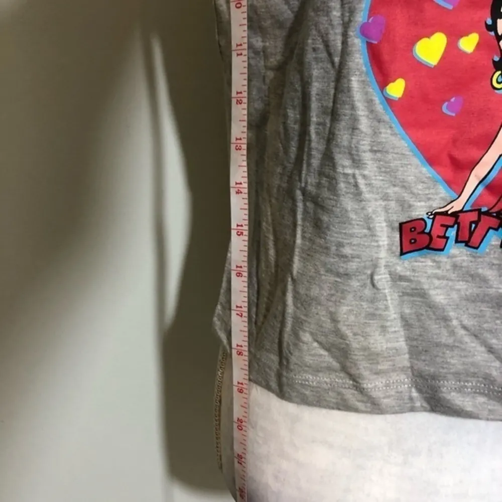 NWOT Gray Red  Cropped Tank Top Tee New - Image 8