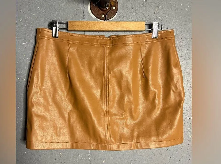Free People Maya Mod Cashew Faux leather zip up mini skirt size 10 - Image 3