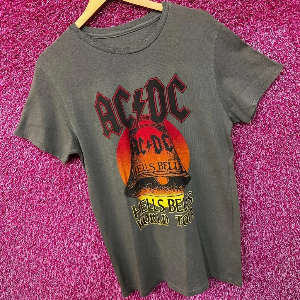 AC/DC Hells Bells World Tour Distressed Tshirt size Medium - Image 3