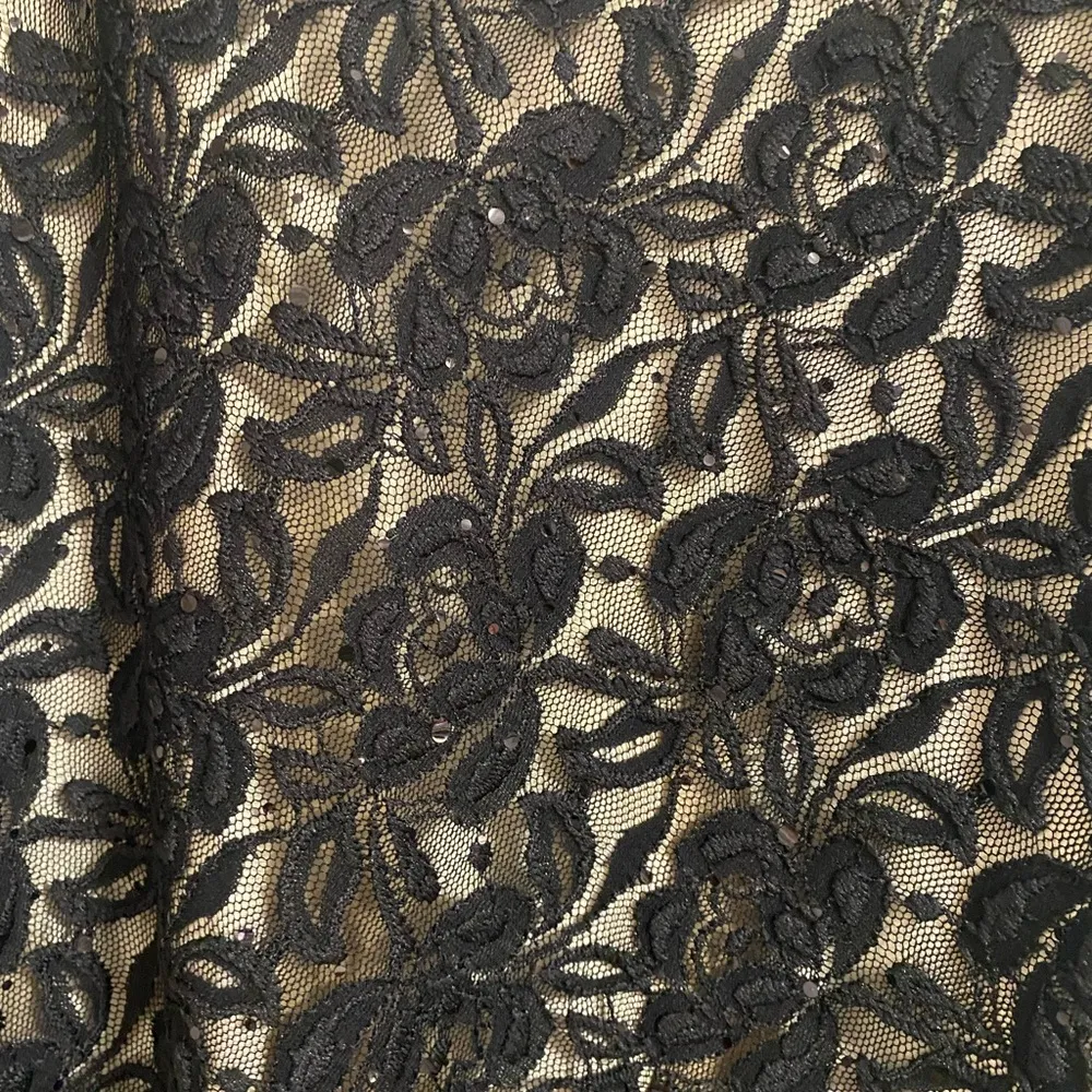 Mix by  Tahari Black lace skirt size 14 - Image 2