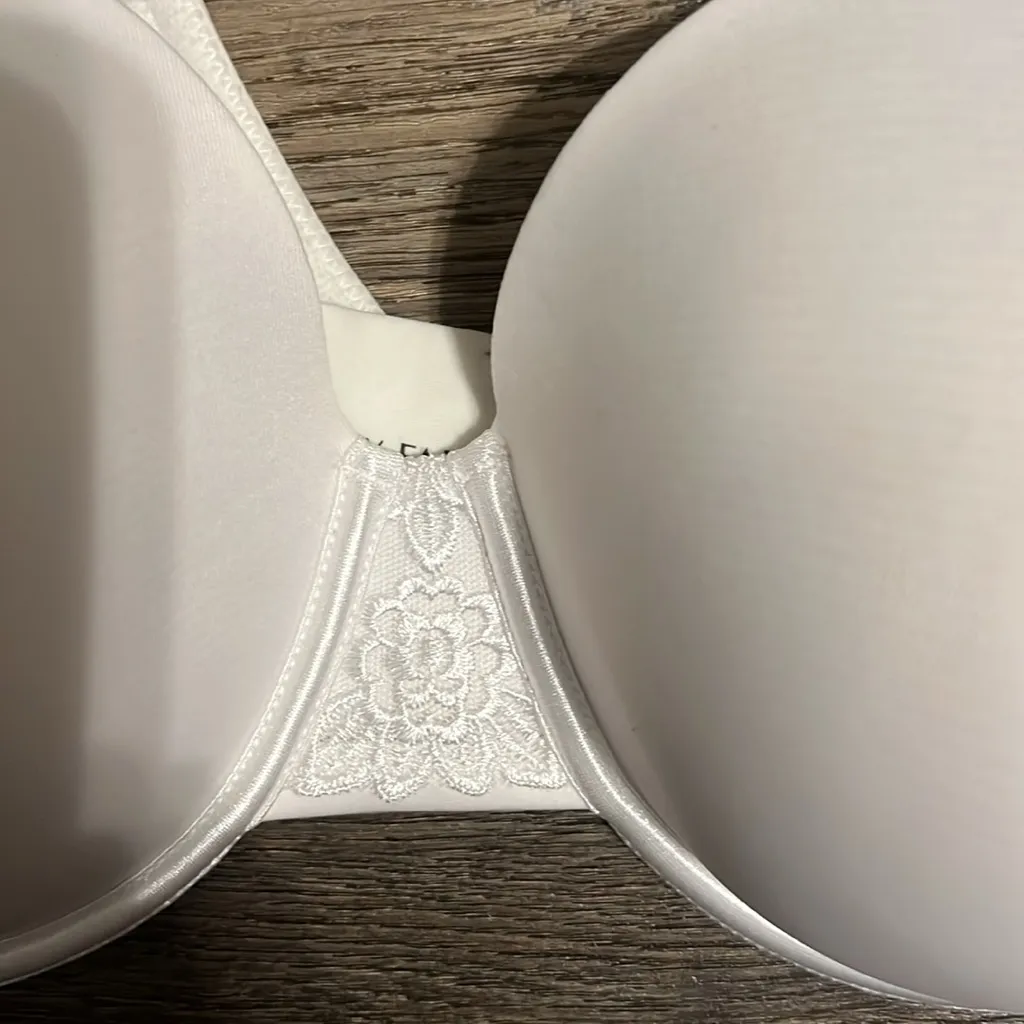 Vanity Fair Beautiful Benefits Underwire Star White Bra Style 76380- Size 40D - Image 3