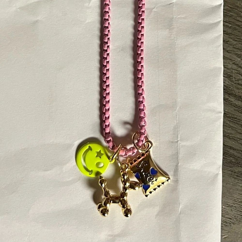 Melania Clare shiny happy people pink chain with magnetic clasp - Image 2