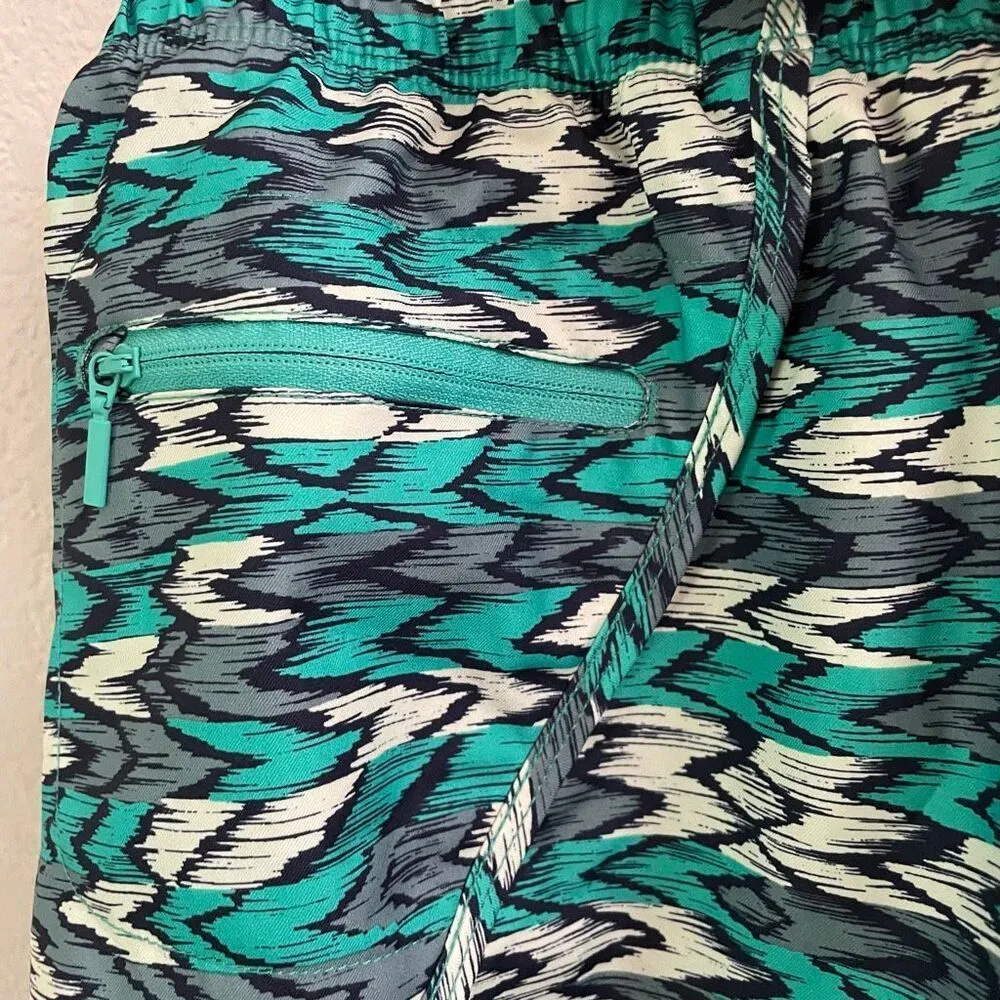 The North Face Class V Shorts Women’s S green black athletic moisture wicking - Image 4