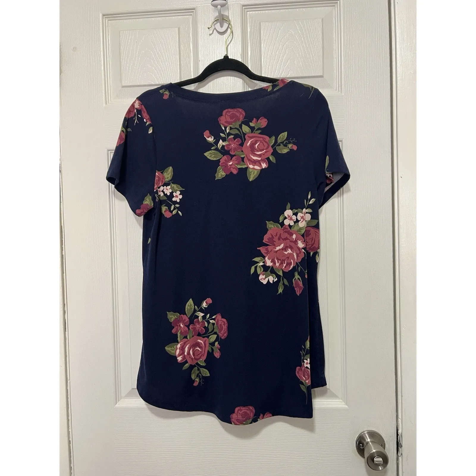 LuLaRoe Christy V-Neck Top Women’s Large Navy Blue Floral Short Sleeve Shirt - Image 4