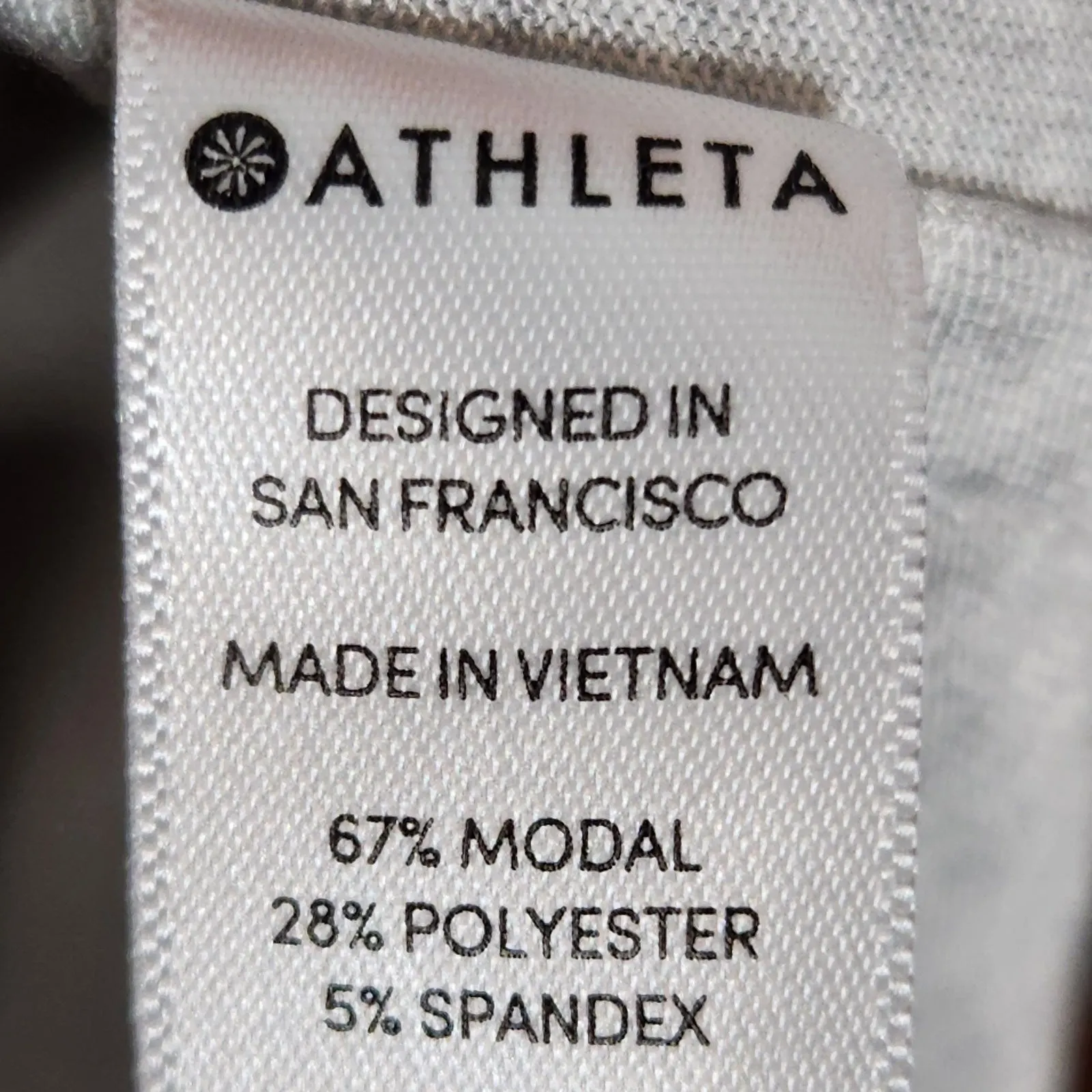 Athleta Woman’s Lightweight Gray Casual High-Low Hem Vneck Shirt Size Small - Image 2