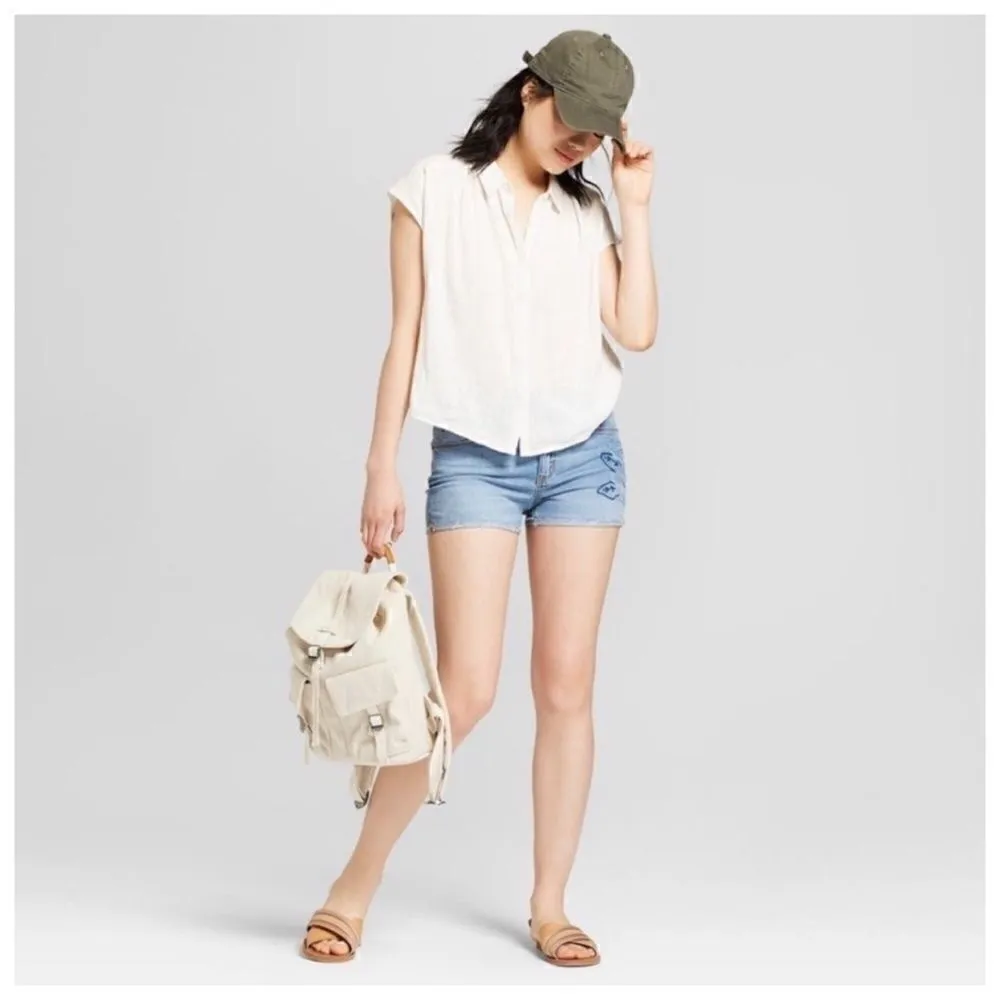 Universal Thread Floral Embroidered Mid Rise Denim Jean Shorts - Image 4